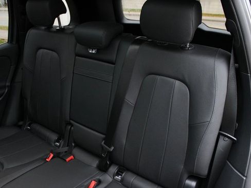 Used 2023 Mercedes-Benz GLB 250 4MATIC image 32