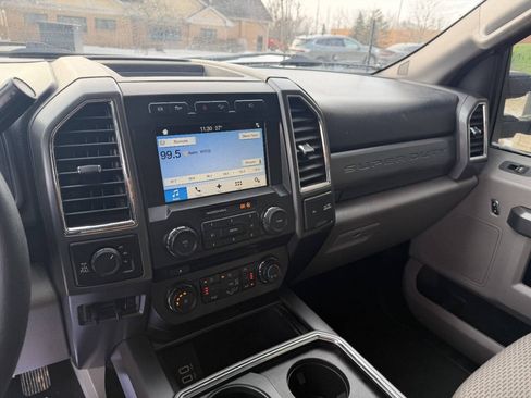 Used 2017 Ford F250 XLT w/ XLT Premium Package image 16