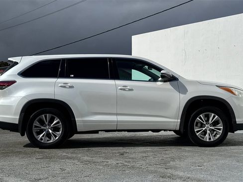 Used 2014 Toyota Highlander Plus image 2