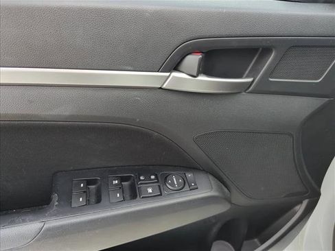 Used 2019 Hyundai Elantra SEL w/ Cargo Package FWD image 9
