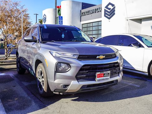 Used 2021 Chevrolet TrailBlazer LT w/ Convenience Package image 3