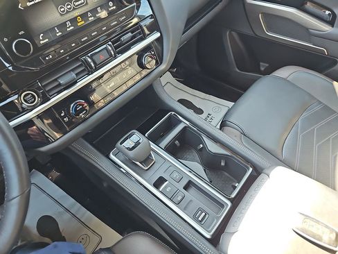 Used 2024 Nissan Pathfinder Platinum w/ Cargo Package image 30