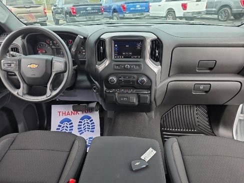 Used 2024 Chevrolet Silverado 1500 Custom image 2