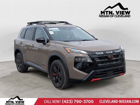 Certified 2025 Nissan Rogue SV image 1