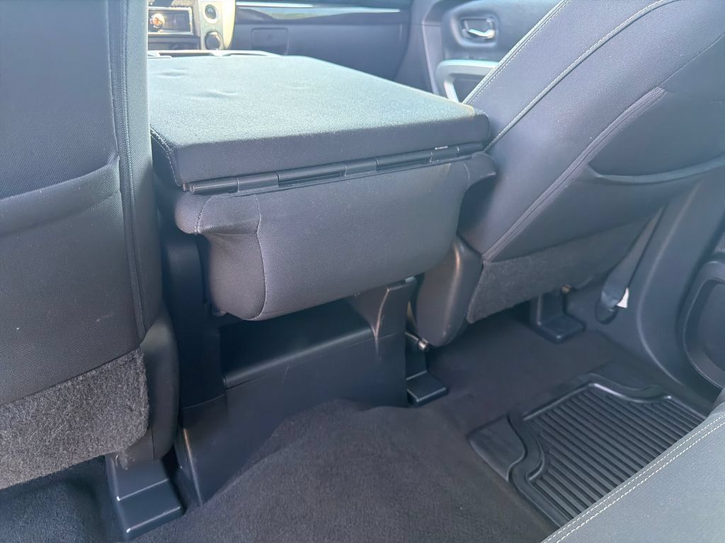 Used 2018 Nissan Titan SV AWD/4WD image 37