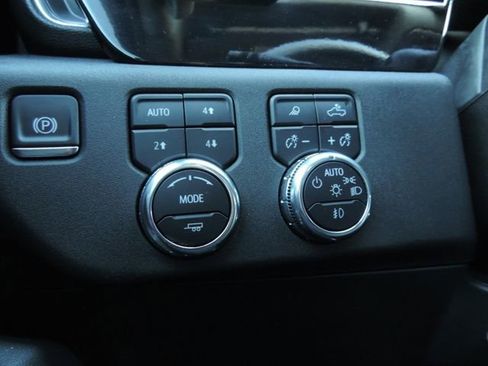 Used 2025 GMC Sierra 2500 SLT w/ SLT Convenience Package image 31