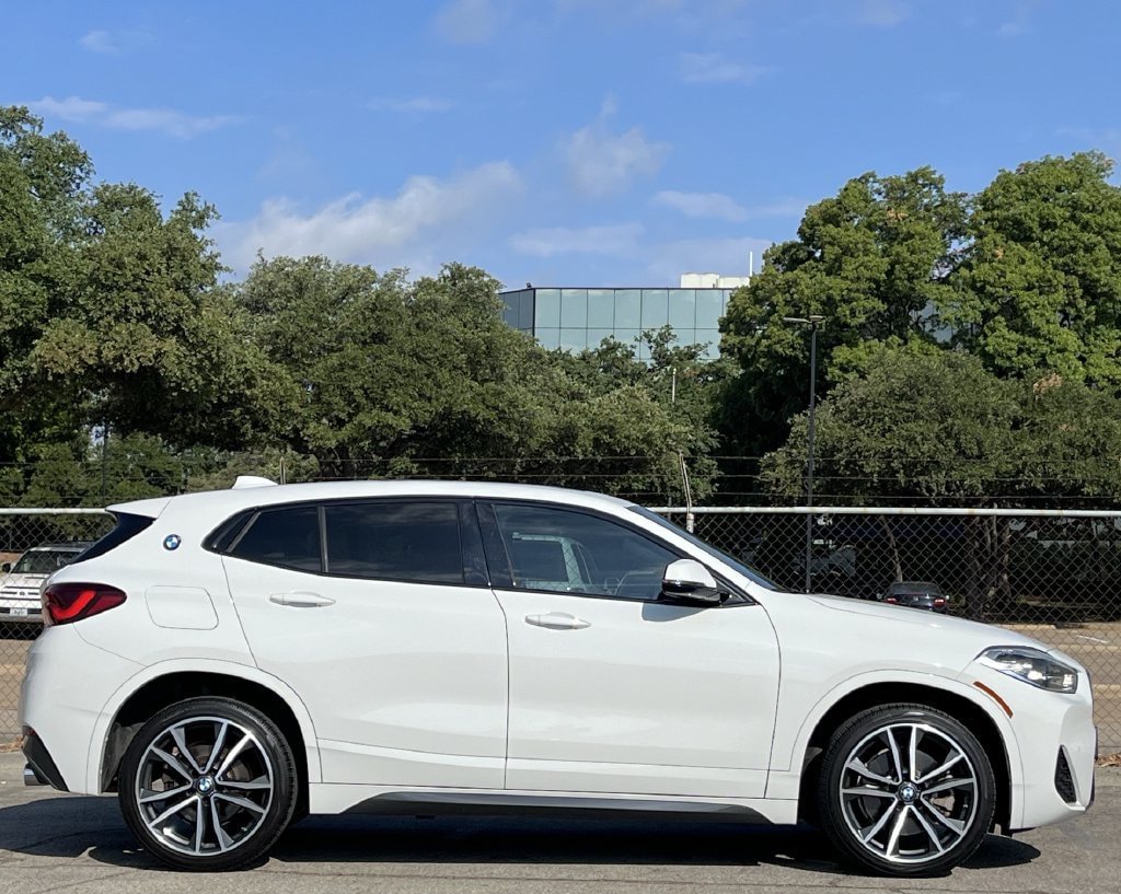 Used 2023 BMW X2 sDrive28i w/ M Sport Package FWD image 3