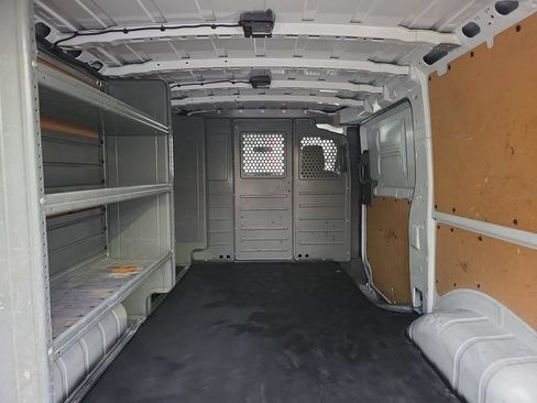 Used 2021 Nissan NV 2500 SV RWD image 13