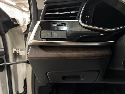Used 2020 Audi Q8 Premium Plus image 16