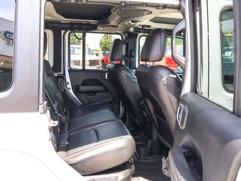 Used 2023 Jeep Wrangler Unlimited Sahara w/ Cold Weather Group AWD/4WD image 35