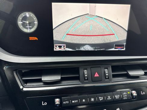 Used 2022 Lexus ES 300h w/ Premium Package FWD image 29
