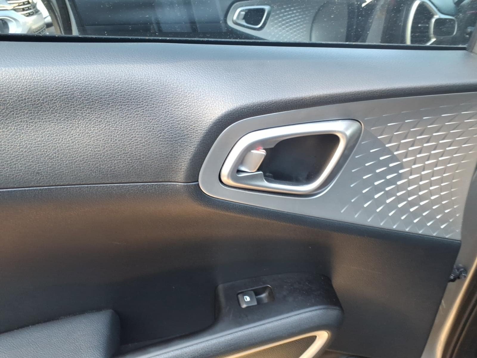 Used 2024 Kia Soul LX w/ LX Technology Package FWD image 8