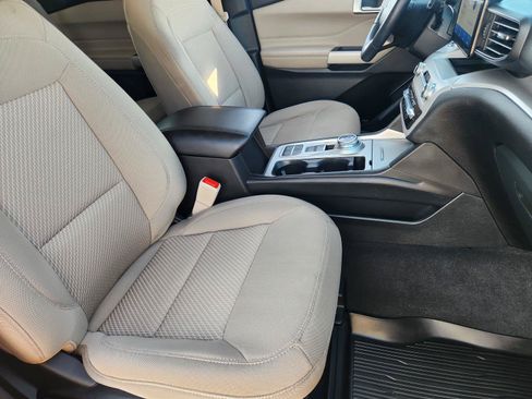 Used 2023 Ford Explorer XLT RWD image 11