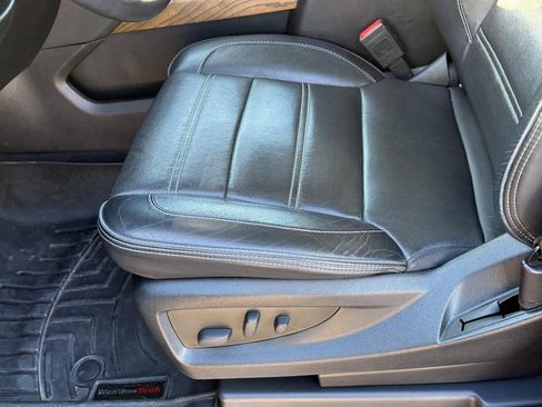 Used 2020 GMC Yukon Denali w/ Denali Premium Package image 17