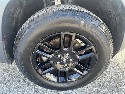 Used 2025 Land Rover Defender 110 S image 15