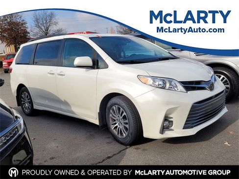 Used 2020 Toyota Sienna XLE image 1