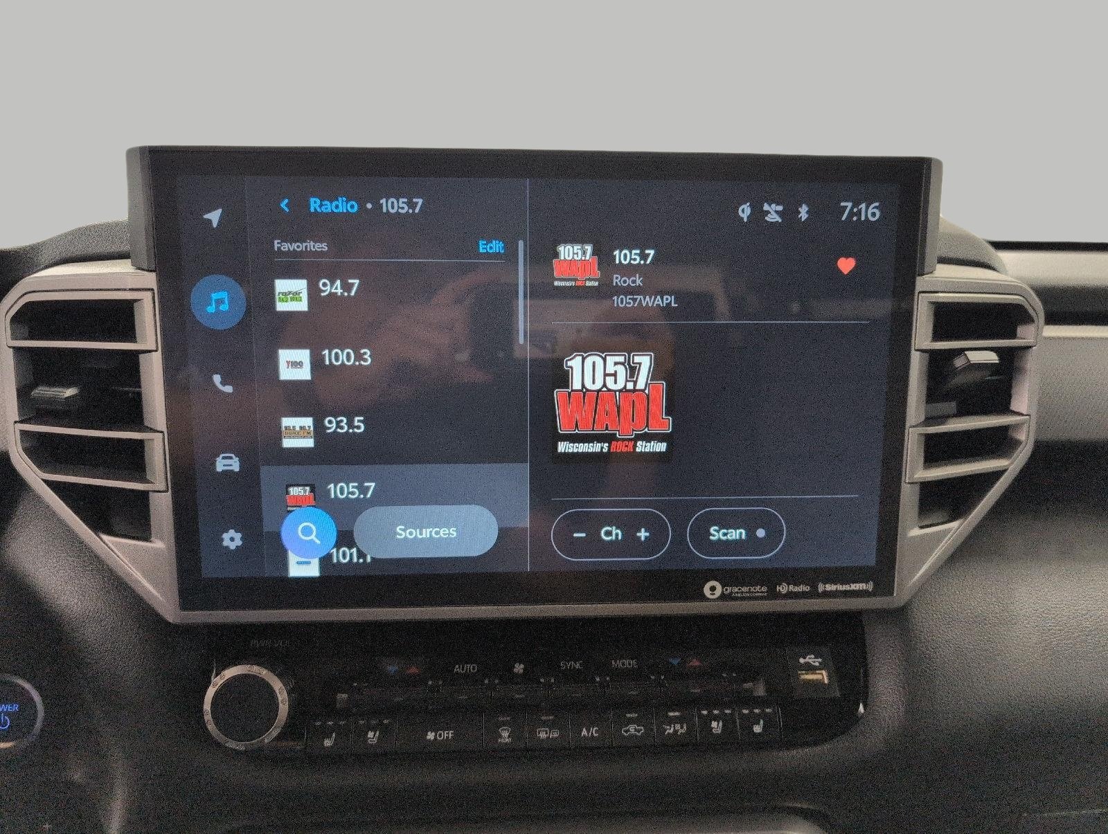 Used 2023 Toyota Tundra Limited w/ Power Package AWD/4WD image 8