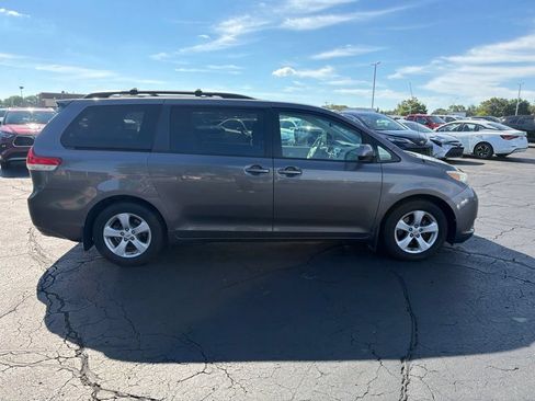 Used 2011 Toyota Sienna LE FWD image 5