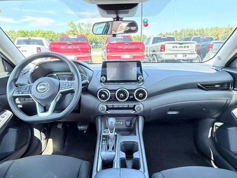 Used 2025 Nissan Sentra SV FWD image 10