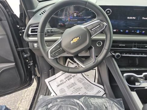 Used 2026 Chevrolet Traverse LT w/ Driver Confidence Package AWD/4WD image 2