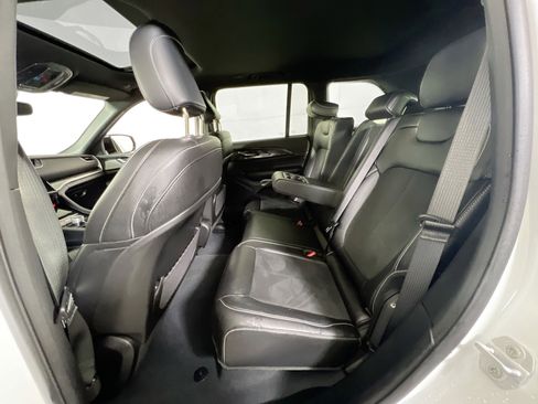 Used 2023 Jeep Grand Cherokee Altitude image 24