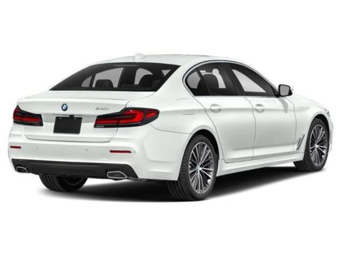 Used 2022 BMW 540i w/ M Sport Package RWD image 2