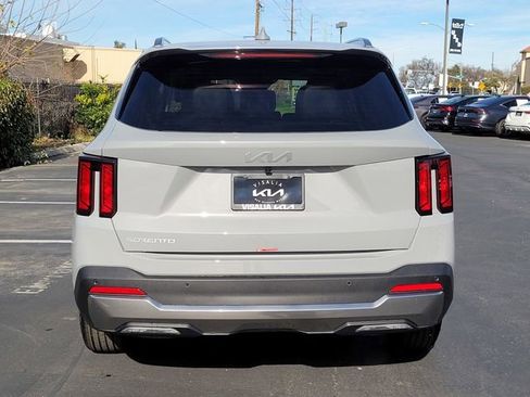 New 2026 Kia Sorento S image 6