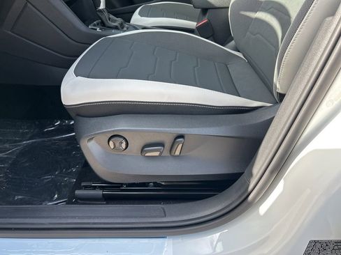 New 2026 Volkswagen Taos SE image 16