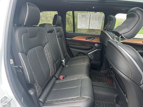 Used 2025 Jeep Grand Cherokee Summit image 24