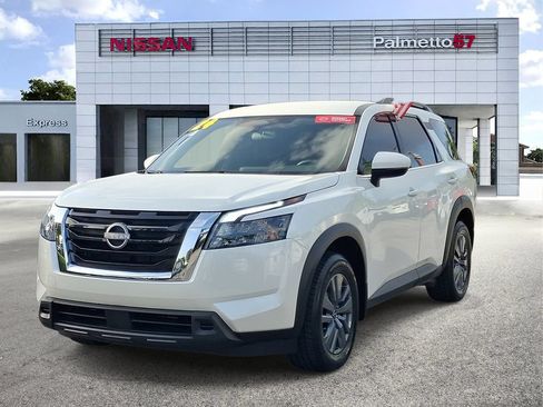 Certified 2024 Nissan Pathfinder SV FWD image 3