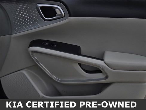 Certified 2025 Kia Soul LX image 8