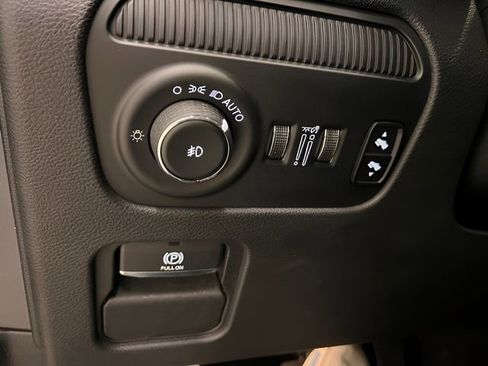 Used 2023 Jeep Wagoneer Series III w/ Premium Group I image 29