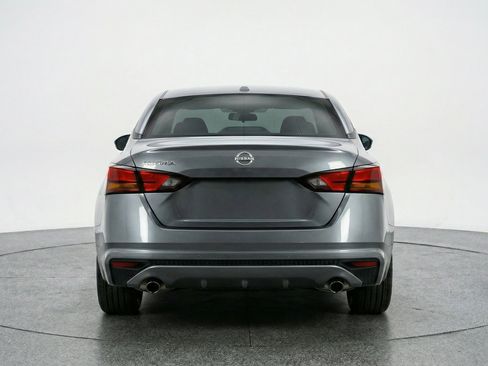 Used 2025 Nissan Altima 2.5 SV FWD image 7