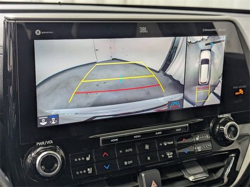 Used 2021 Toyota Highlander Limited image 16