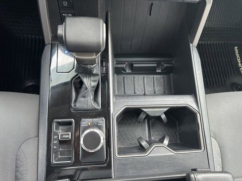 Used 2022 Toyota Tundra SR5 w/ SR5 Convenience Package image 7