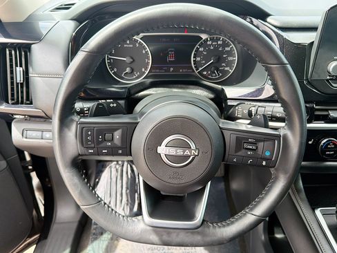 Used 2025 Nissan Pathfinder SV AWD/4WD image 18