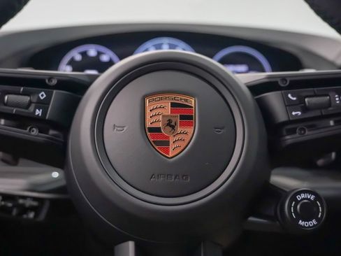 Certified 2025 Porsche Cayenne GTS image 23