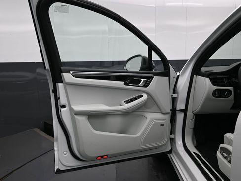 New 2026 Porsche Macan Turbo image 8