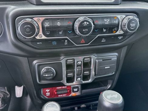 Used 2022 Jeep Wrangler Unlimited Rubicon 4xe w/ Cold Weather Group AWD/4WD image 17