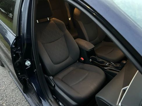 Used 2021 Toyota Corolla LE image 15