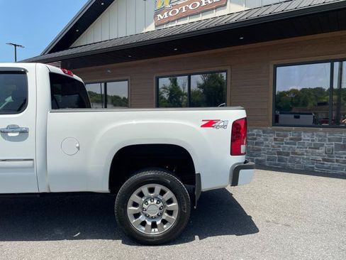 Used 2012 GMC Sierra 2500 Denali w/ Suspension Package, Off-Road AWD/4WD image 3