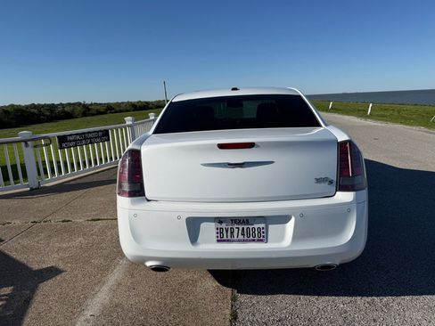 Used 2014 Chrysler 300 S RWD image 6