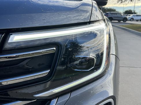 Certified 2025 Volkswagen Atlas SE image 6