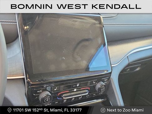 Used 2023 Jeep Grand Cherokee Limited image 18