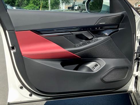 New 2024 BMW i5 eDrive40i w/ Premium Package image 10