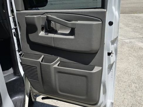 Used 2018 Chevrolet Express 2500 w/ Driver Convenience Package RWD image 13