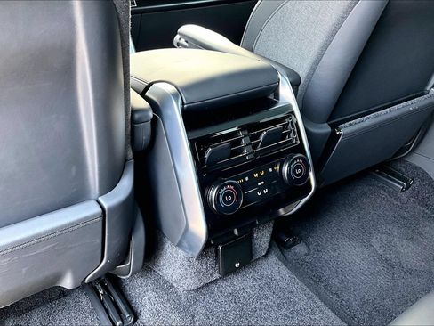 Certified 2023 Land Rover Range Rover SV AWD/4WD image 33