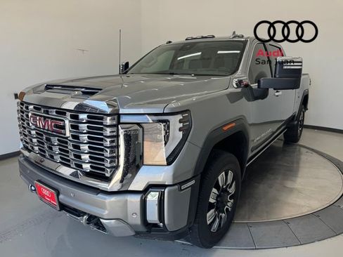 Used 2024 GMC Sierra 2500 Denali w/ Denali Reserve Package AWD/4WD image 3