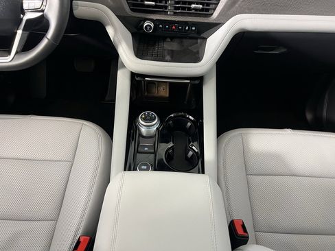 Used 2025 Ford Explorer Platinum w/ Ultimate Package image 16