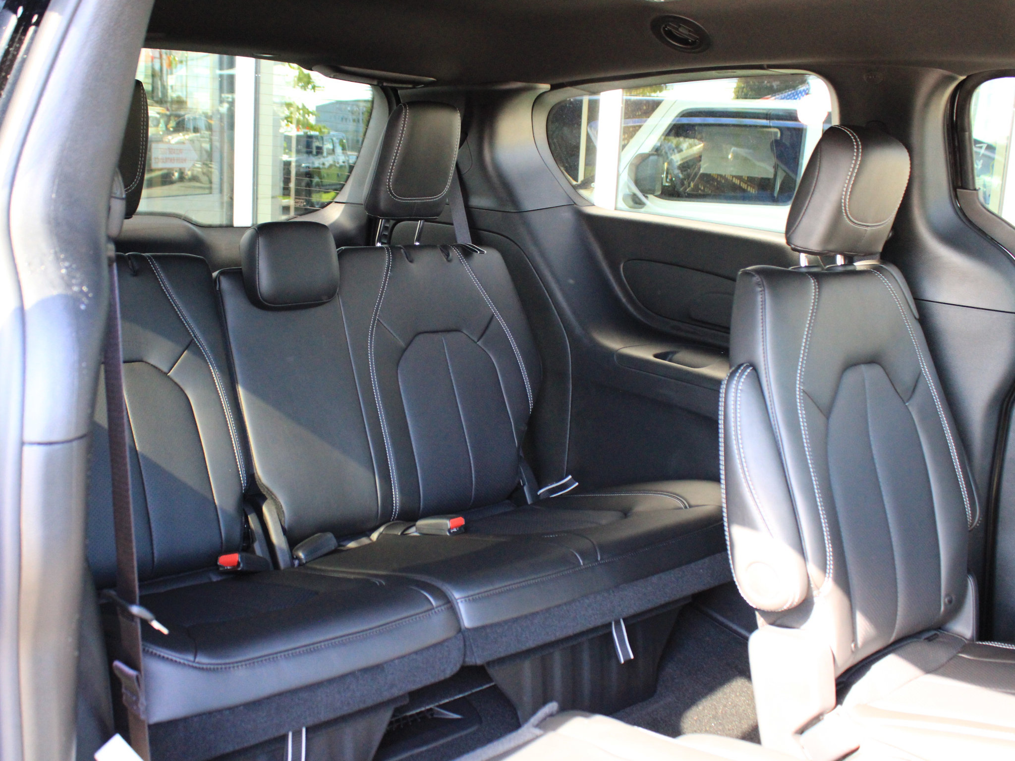 New 2027 Chrysler Pacifica Select FWD image 33